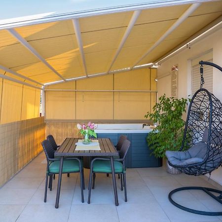 Apartment Paula With Private Jacuzzi And Parking- Near The Beach Zadar Exterior foto