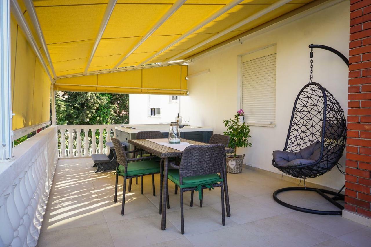 Apartment Paula With Private Jacuzzi And Parking- Near The Beach Zadar Exterior foto