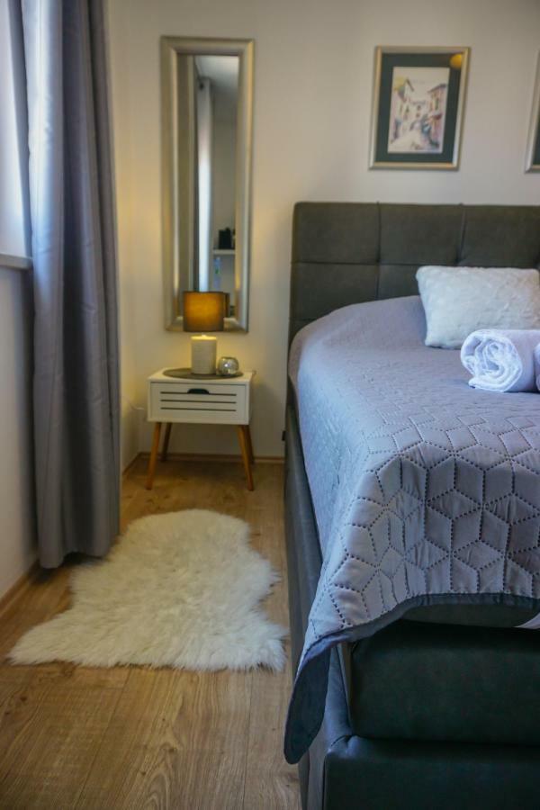 Apartment Paula With Private Jacuzzi And Parking- Near The Beach Zadar Exterior foto